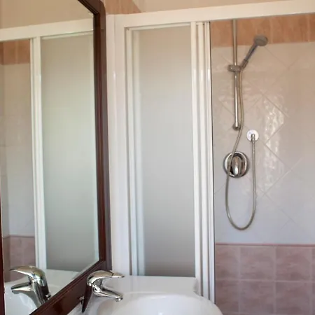 Maison Dei Miracoli Bed & Breakfast 2*