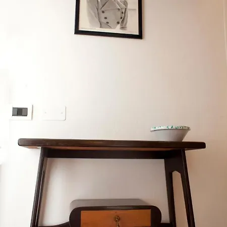 Maison Dei Miracoli Bed & Breakfast 2*