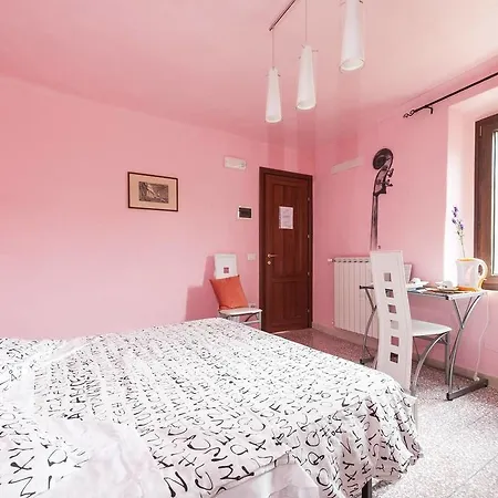 Maison Dei Miracoli Bed & Breakfast 2*