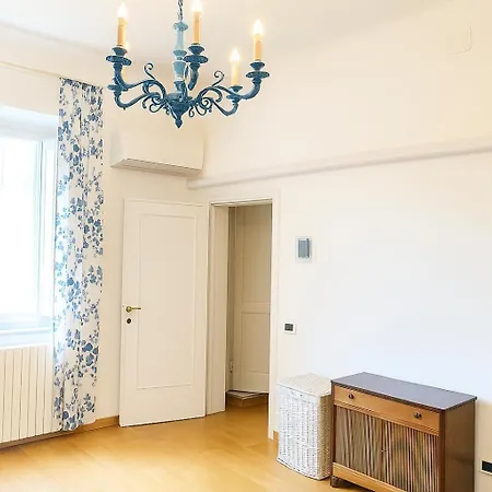 לינה וארוחת בוקר Maison Dei Miracoli 3*